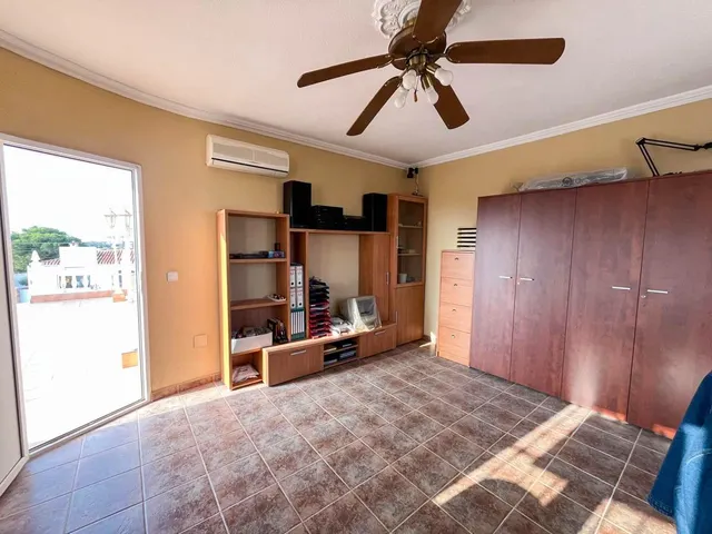 Chalet con piscina y amplias estancias en El Chaparral — 22
