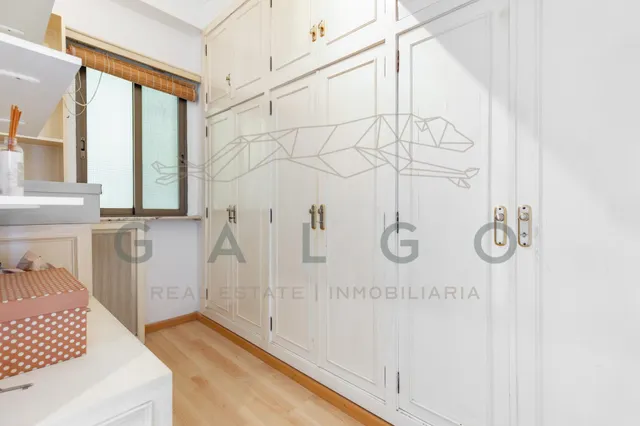Piso a la venta junto a la plaza del ayuntamiento — 37
