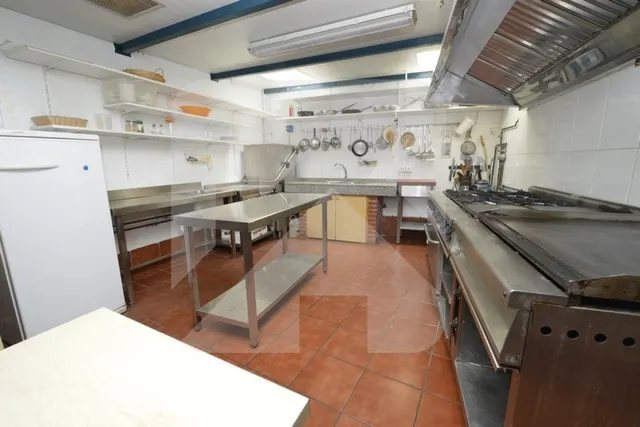 SALÓN PARA EVENTOS CON COCINA Y BARRA — 12