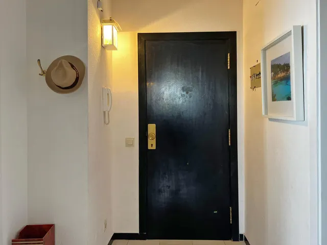 Vive frente al mar en Miami Platja: un hogar temporal con encanto y comodidad — 22