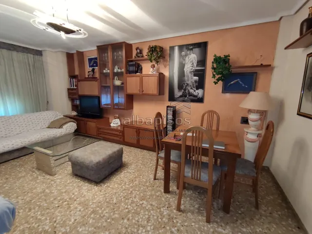 PISO DE CUATRO habitaciones SIN ASCENSOR. MUY BUENA ZONA — 20