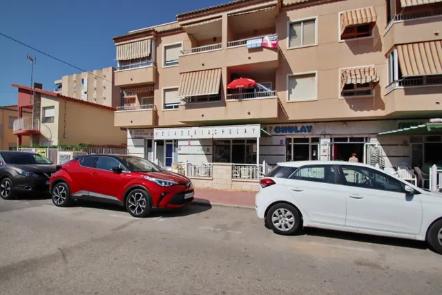 Local con terraza enorme, donde se encuentra 3 negocios en Santa Pola!!! — 40