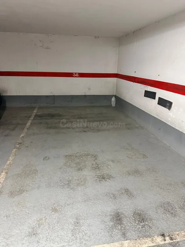 Amplia Plaza de Garaje para coche y moto en Russafa, Valencia — 4
