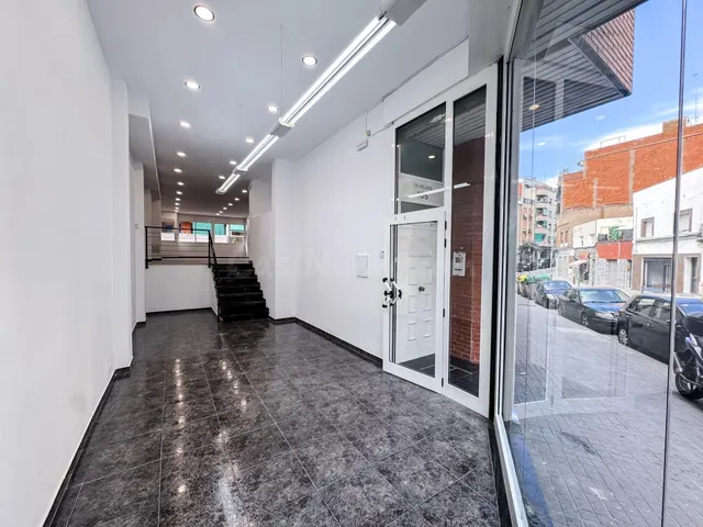 Local comercial en venta, versátil, muy luminoso y listo par - foto 5