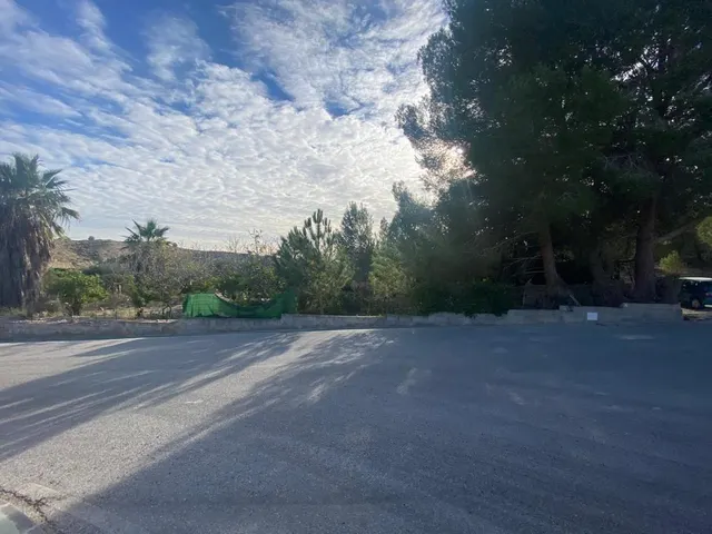 Terreno rústico 6.552m2 con una casa — 9