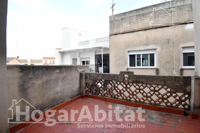 Gran casa de pueblo esquinera con trastero y terraza — 13