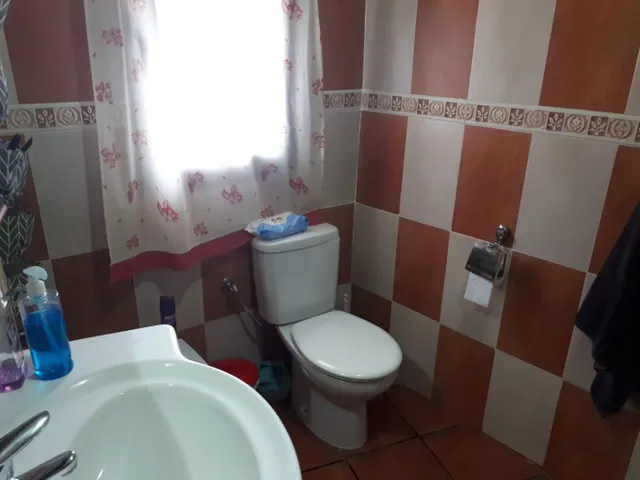 VIVIENDA DE DOS  APARTAMENTOS Y LOCAL EN SERÓN (AMERÍA). — 24