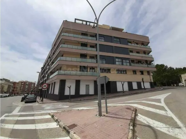 VENTA LOCAL COMERCIAL EN BRUTO CON GRAN POTENCIAL EN UTIEL - foto 5