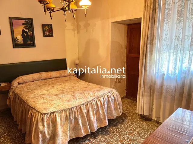 Casa a la venta en Ráfol de Salem. — 12