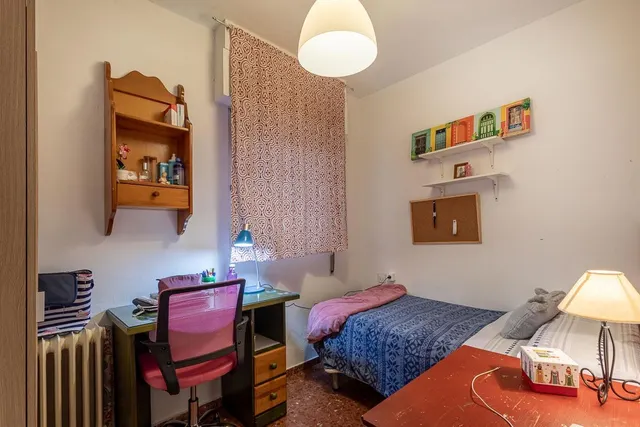 AMPLIO PISO JUNTO A EL CORTE INGLES EN JAEN — 16
