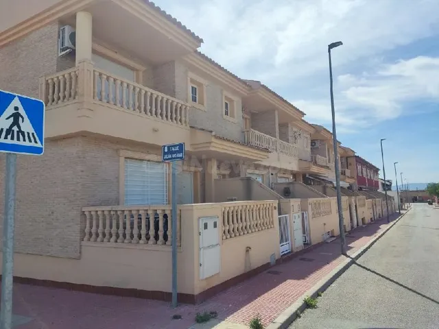 Adosado 4 habitaciones 201m² en venta - Zona neutra - foto 2