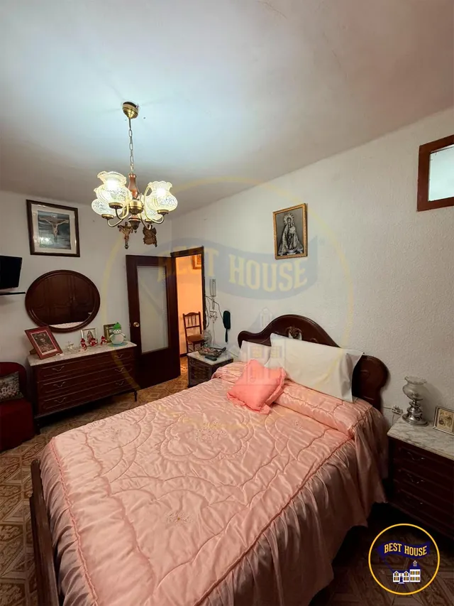 CASA INDEPENDIENTE EN VENTA EN ENGUIDANOS — 24