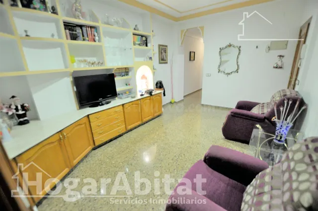 Casa amplia y luminosa con tres terrazas y gran garaje, en el centro — 2