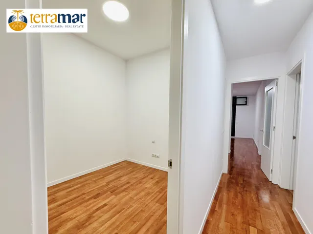 Moderno piso reformado en el corazon del eixample junto a ronda de la universidad - Barcelona — 20