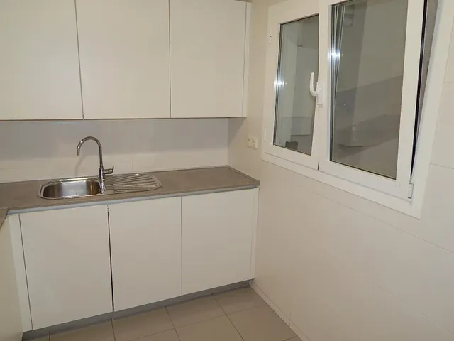 ETXEA vende piso en la Plaza de Castillo, 3 dormitorios, 2 baños, ascensor, 2ª altura — 7