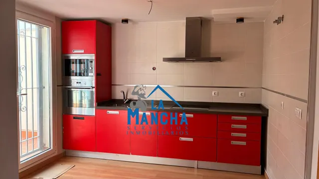 INMOBILIARIA LA MANCHA VENDE ADOSADO EN BARRIO MEDICINA. — 7
