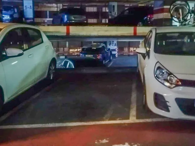 Amplia plaza de parking en Barcelona zona Dreta de l´Eixample — 4