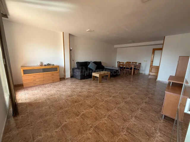 Piso amplio y muy luminoso con ascensor y comunidad incluidos – 800 €/mes (posibilidad de plaza de garaje en el mismo edificio por 50€ mas al mes) — 4