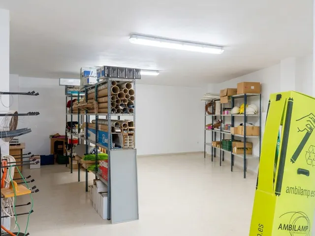 Local comercial con sótano, patio y nave con pozo de agua — 7