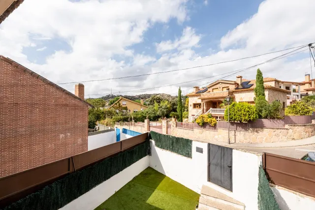 Chalet en pleno centro de Torrelodones, para disfrutar de la comodidad de tenerlo todo cerca sin renunciar al espacio de una vivienda unifamiliar. — 20