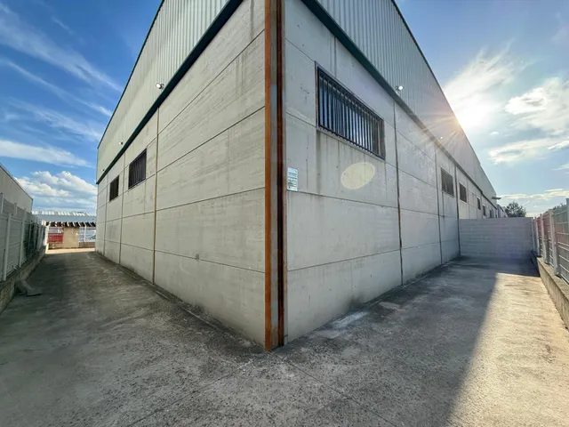 Nave Industrial en Alquiler de 330 m2 + 210 m2 de Patio | 540 m2 de Parcela — 31