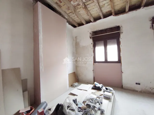 SE VENDE CASA CON GARAJE EN NOVELDA EN REFORMA. — 16