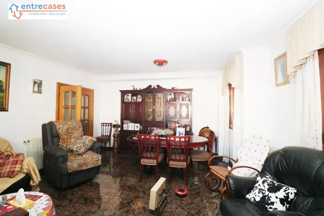 CASA INDEPENDIENTE CON LOCAL — 4
