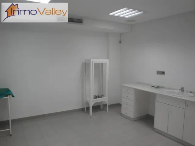 ANTIGUA CONSULTA MEDICA EN ALQUILER — 14