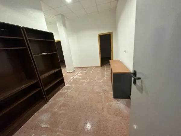 Centro de trabajo, local comercial — 23