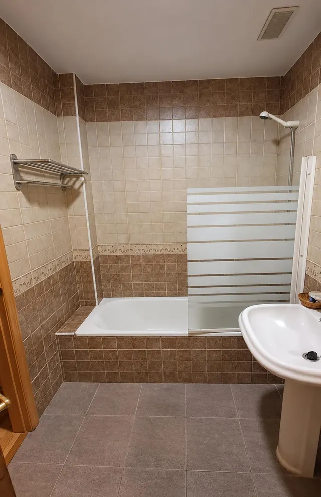 Planta baja de 131 m2 con terraza privada de más de 40 m2, garaje y 2 trasteros en Alicante — 19