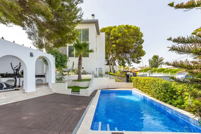Villa 5 habitaciones 257m² en venta - Los Balcones - Los Alt