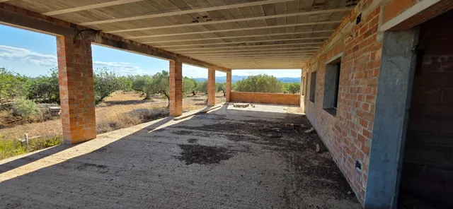 Finca rústica de 14.741 m2 con casa de campo por terminar, en un entorno tranquilo a 5 km del mar — 3