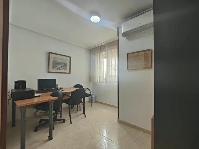 SE VENDE ELEGANTE Y GRAN VIVIENDA FRENTE A PUERTO DEPORTIVO - ALICANTE — 17