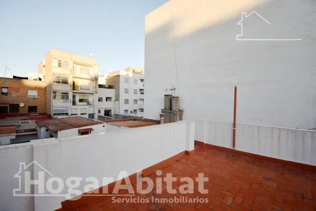 AMPLIA CASA CON LOCAL COMERCIAL, GARAJE Y TERRAZA — 50