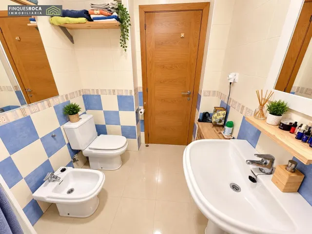 En Urbanizacion Serramar, Apartamento Esquinero, de 2 Dormitorios, Baño Completo, Terraza de 12 m2, Vistas Despejadas — 15