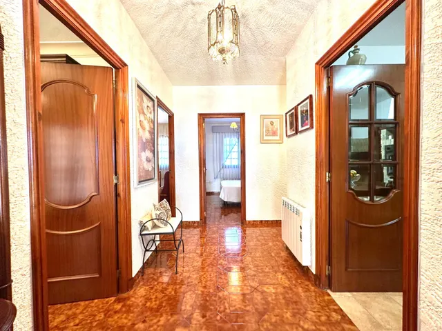 COQUETO CHALET A UN PASO DE LA CIUDAD! — 29