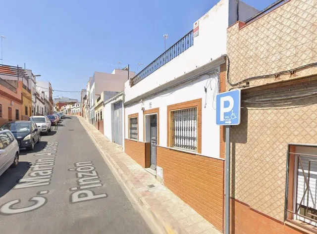 SE VENDE CASA ADOSADA OKUPADA en Calle Martin Alonso Pinzon  - foto 3