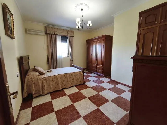 VIVIENDA UNIFAMILIAR CON COCHERA EN PEDRO ABAD! — 24