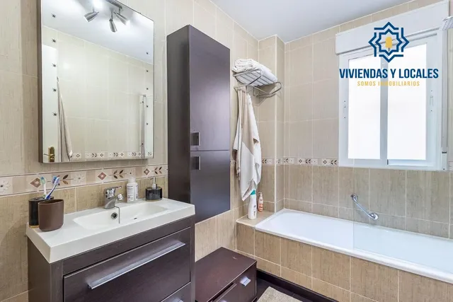 Piso en urbanización con piscina en Las Gabias — 14