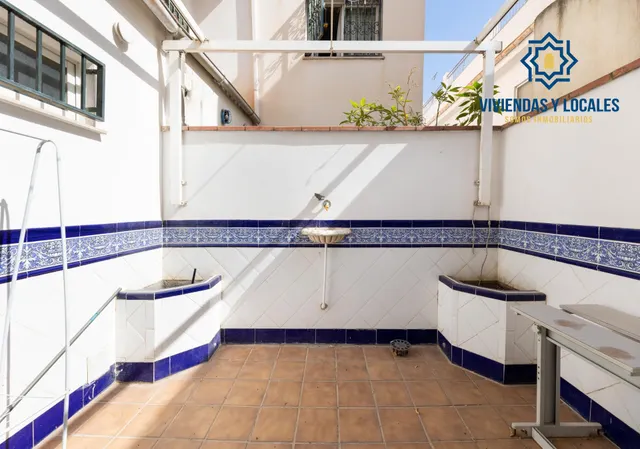 Vive en el corazón de Armilla: 4 dormitorios, patio, terraza y garaje — 6