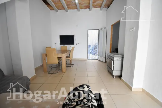 CASA ACOGEDORA Y SEMIREFORMADA CON PATIO — 3