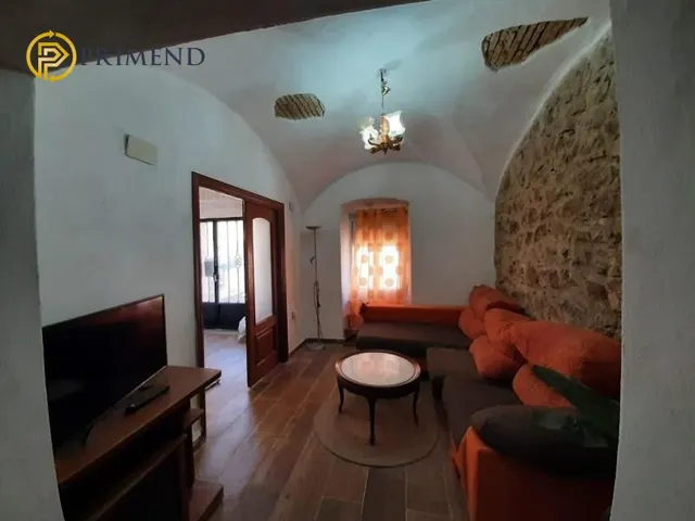 CASA DE DOS PLANTAS EN ARROYO DE LA LUZ CON PATIO — 7