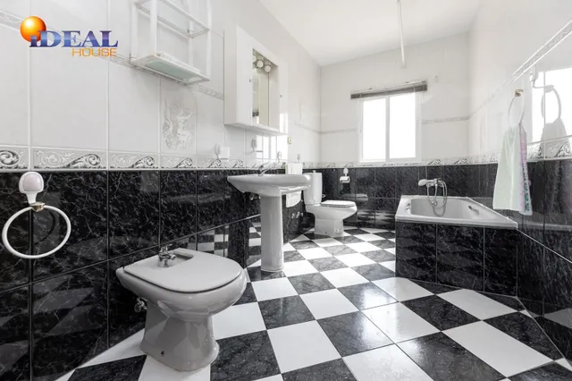 Amplio Chalet con piscina, pista deportiva y vistas en Ogíjares. — 13