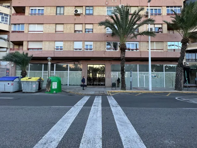 LOCAL COMERCIAL (739m2) en alquiler AVENIDA DE LA UNIVERSIDA - foto 5