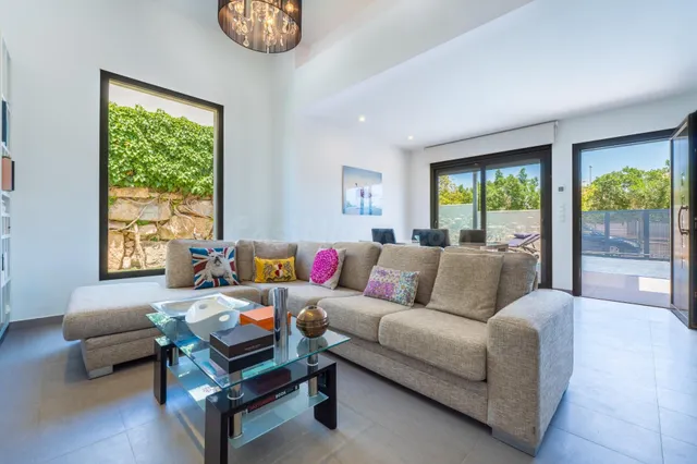 VILLA MODERNA CON PISCINA PRIVADA Y ESPECTACULAR SOLARIUM | CIUDAD QUESADA — 14