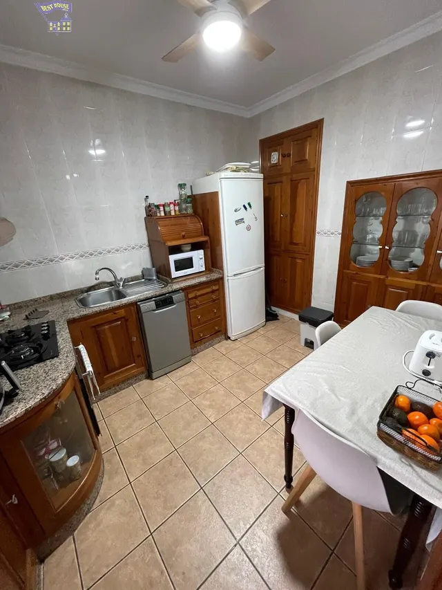 SE VENDE CASA EN ZONA DEL BARRIO BAJO — 5