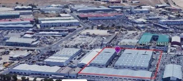 SE VENDE nave industrial OKUPA en C Plomo Del de San Martí - foto 3