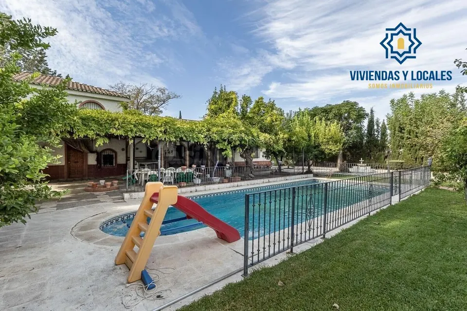 Espectacular Chalet en Ogijares - Ideal para Familias