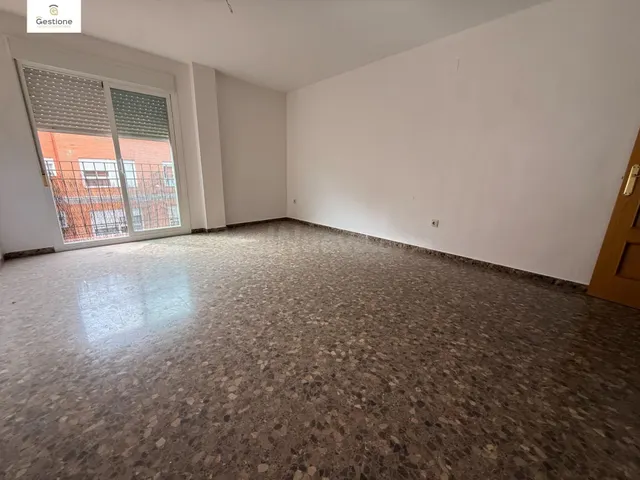 Luminoso piso con garaje en zona LLombai — 2