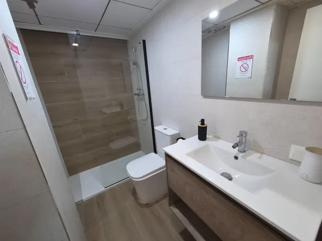 VIVIENDA EN GODELLA EN PLANTA BAJA — 6